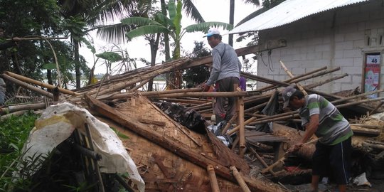 29 Rumah Warga di Pantura Karawang Rusak Diterjang Puting Beliung