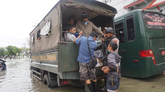 360 narapidana dievakuasi karena banjir di pekalongan