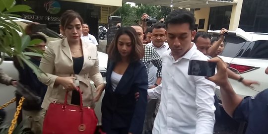 Didampingi Pengacara, Vanessa Angel Jalani Wajib Lapor ke Polda Jatim