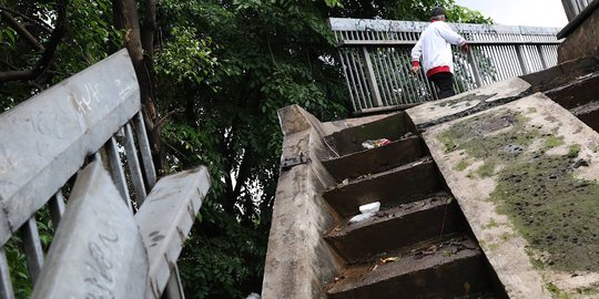 JPO Rusak Ancam Keselamatan Pejalan Kaki