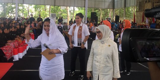 Usai Bagi-bagi Laptop, Iriana & Mufidah Joget 'Meraih Bintang' Bareng Pelajar