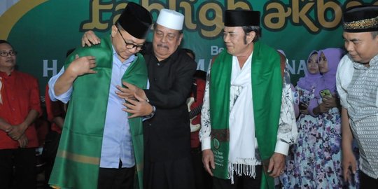 Ketum PAN & Rhoma Irama Diangkat Jadi Keluarga Besar Ponpes Sunan Dradjat