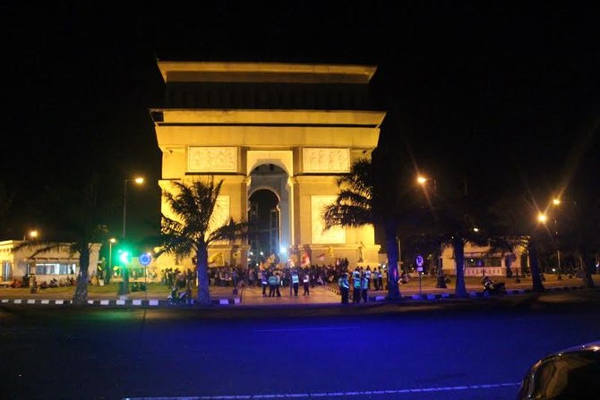 monumen simpang lima gumul