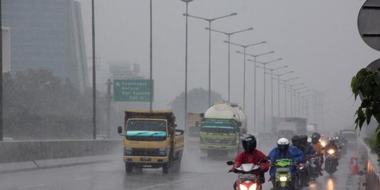 roda dua melintas jalan tol rev1