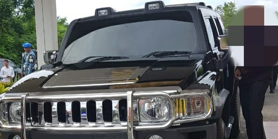 Mabes Polri Sita Mobil Mewah Hummer Diduga Milik Pejabat