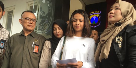 17 Tahun Tak Pernah Bertemu, Vanessa Angel Terharu Berjumpa Kedua Tantenya