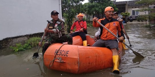 Banjir Setinggi 90 Cm Rendam Permukiman di Tangerang
