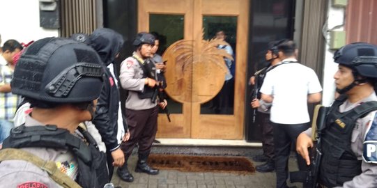 Polisi Geledah Kantor Perusahaan Keluarga Wagub Sumut