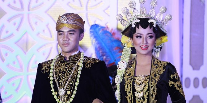 4 Daerah di Indonesia di mana Wanita Jadi yang Melamar Pasangan