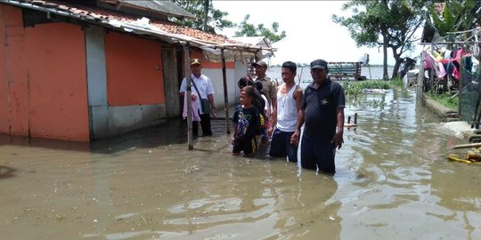 Banjir di Karawang Rendam 150 Hektare Tambak Bandeng dan 51 Rumah
