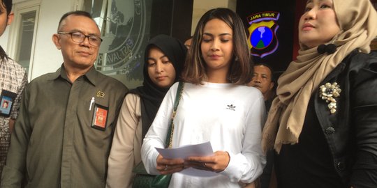 Vanessa Angel Jatuh Pingsan, Nikita Mirza Beri Semangat