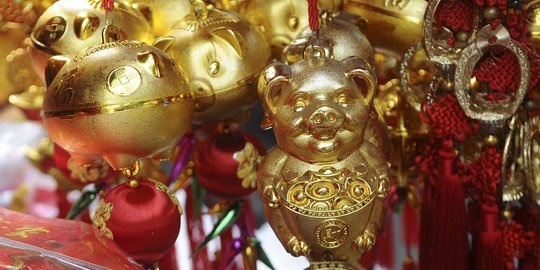 Jelang Imlek, Pedagang Pernak-pernik Mulai Ramai