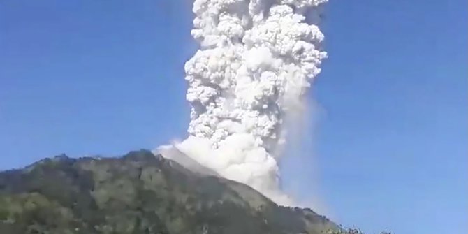 Unduh 450 Koleksi Gambar Gunung Merapi Meletus Paling Baru HD