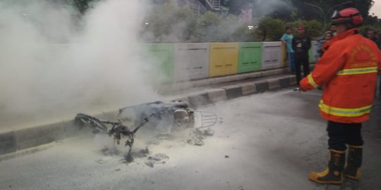 Bukannya 'Sehat' Usai Diservice, Motor Ini Malah Terbakar Saat Dipakai Pemilik