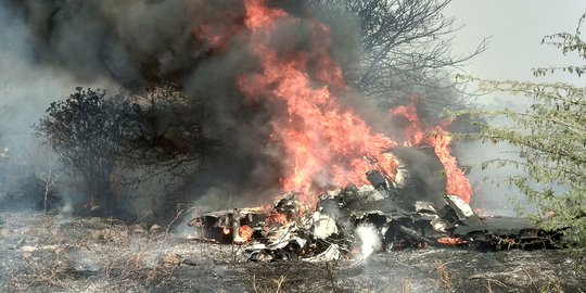 Pesawat Tempur India Jatuh dan Terbakar, Dua Pilot Tewas