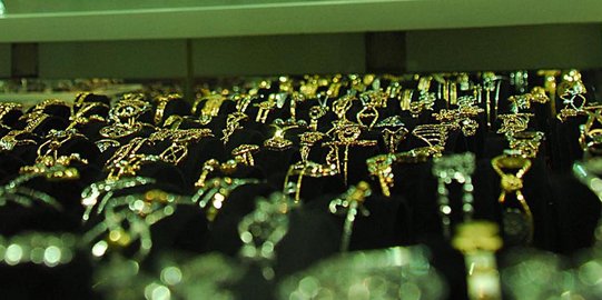 Harga Emas Antam Turun Rp 4.000 Menjadi Rp 666.000 Per 