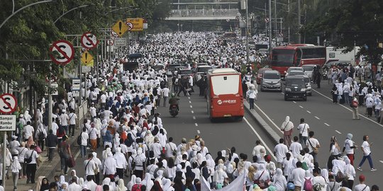 Ribuan Relawan Roemah Djoang Prabowo Sandi Ramaikan Jalan Sehat
