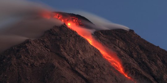 Gunung Merapi 15 Kali Muntahkan Guguran Lava Pijar