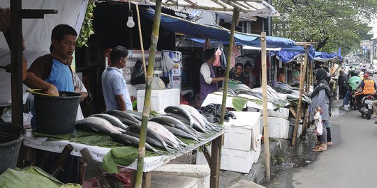 Jelang Imlek, Pedagang Bandeng Menjamur di Rawa Belong