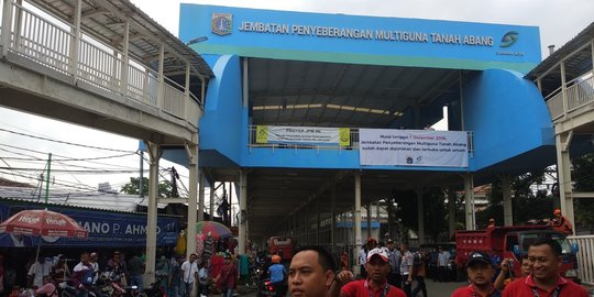 Pemprov DKI Larang Pejalan Kaki Melintas di Bawah Skybridge Tanah Abang