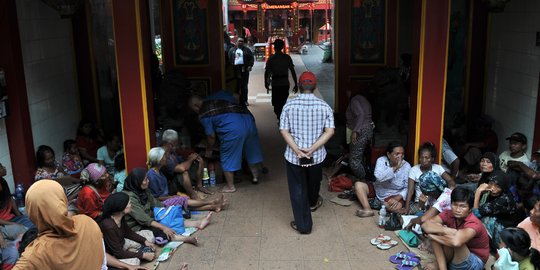 Mengharap Angpau di Malam Imlek