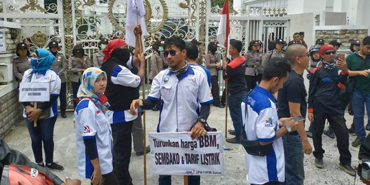 Demo di Kantor Gubernur Sumut, Buruh Sebut Jokowi Bohong, Nyatakan Dukung Prabowo