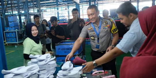 Cek Kebenaran Info Sepatu Berlafaz Allah, Polisi Datangi Pabrik di Tangerang