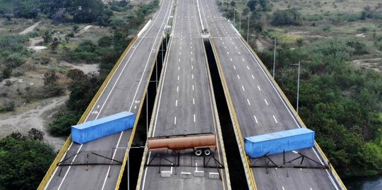 Tolak Bantuan Kemanusiaan, Venezuela Blokade Jembatan di Perbatasan Kolombia