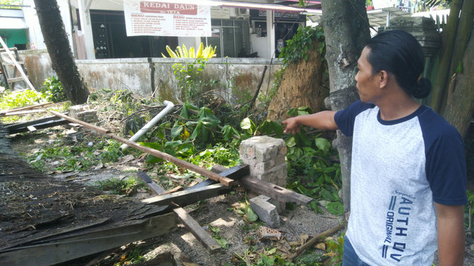 gazebo ambruk di samarinda