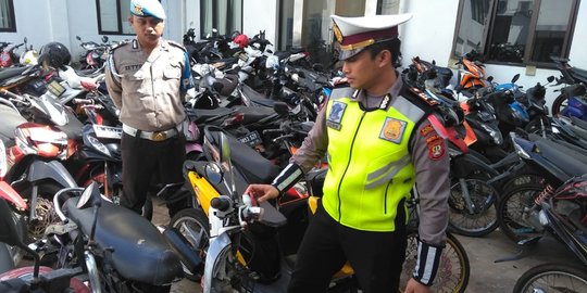 Kronologi Pengendara Motor di BSD DItilang Hingga Merusak Motor Sendiri