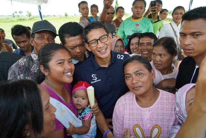 sandiaga bersama petani di nganjuk