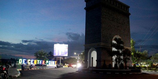 Menikmati Wisata Malam di Menara De Center Point Gorontalo