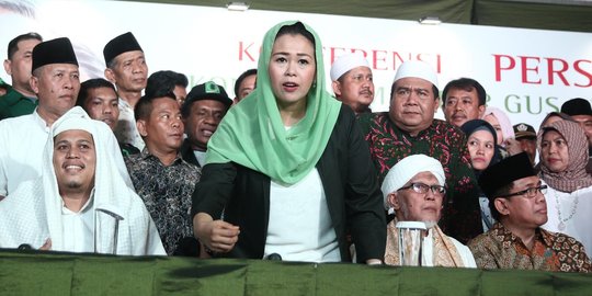 Jokowi Minta Doa Mbah Moen, Yenny Wahid Bilang 'Kenapa Kok Marah?'