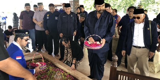 Kunjungi Blitar, Surya Paloh Ziarah ke Makam Bung Karno