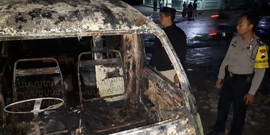 Teror Bakar Kendaraan Merembet ke Sidoarjo, 2 Truk Ditemukan Terbakar