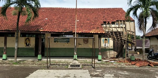 Sekolah Ambruk, Ratusan Siswa SD Mengungsi ke GOR