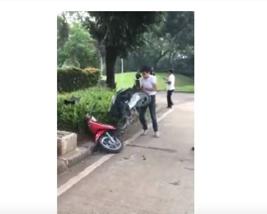 pemuda di tangsel ngamuk rusa motor ditilang polisi