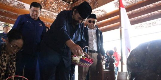 Ziarah, Paloh Sebut Bung Karno Ingin RI Dijaga dari Cobaan dan Rintangan