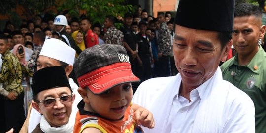 Momen Mengharukan Bocah Berkebutuhan Khusus Minta Digendong dan Foto sama Jokowi