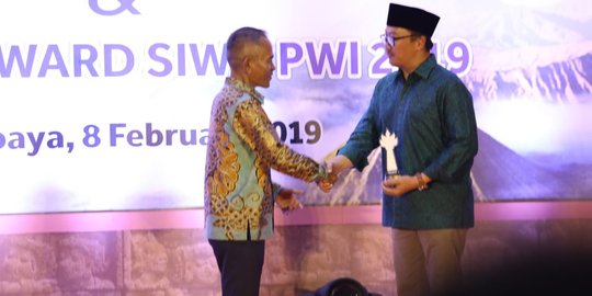 Hari Pers Nasional, Menpora Raih Penghargaan dari Golden Award Siwo PWI