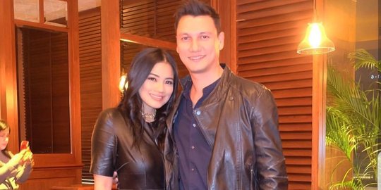 10 Tahun Menikah, Ini Potret Kemesraan Titi Kamal dan Christian Sugiono