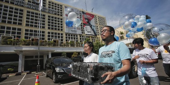 Aksi #BersihkanIndonesia di Depan Gedung KPU RI