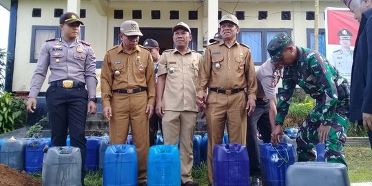 1.785 Liter Minuman Tradisional Sopi Dimusnahkan