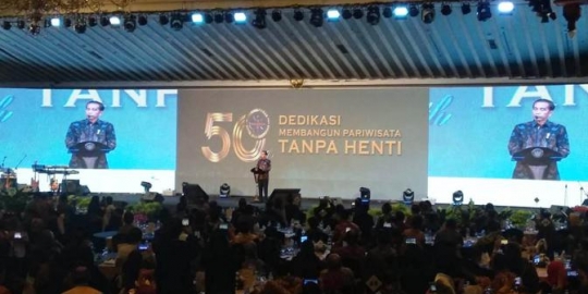 Hadiri Gala Dinner PHRI, Jokowi Bicara Dugaan Sebab Harga Tiket Pesawat Terbang Naik