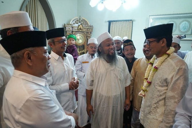 sandiaga uno di pondok pesantren attholibiyah tegal