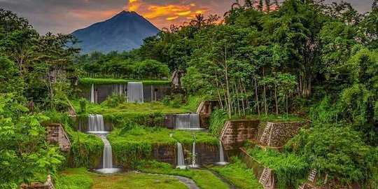 Menikmati Instagenik-nya Pemandangan di Bawah Jembatan Mangunsuko
