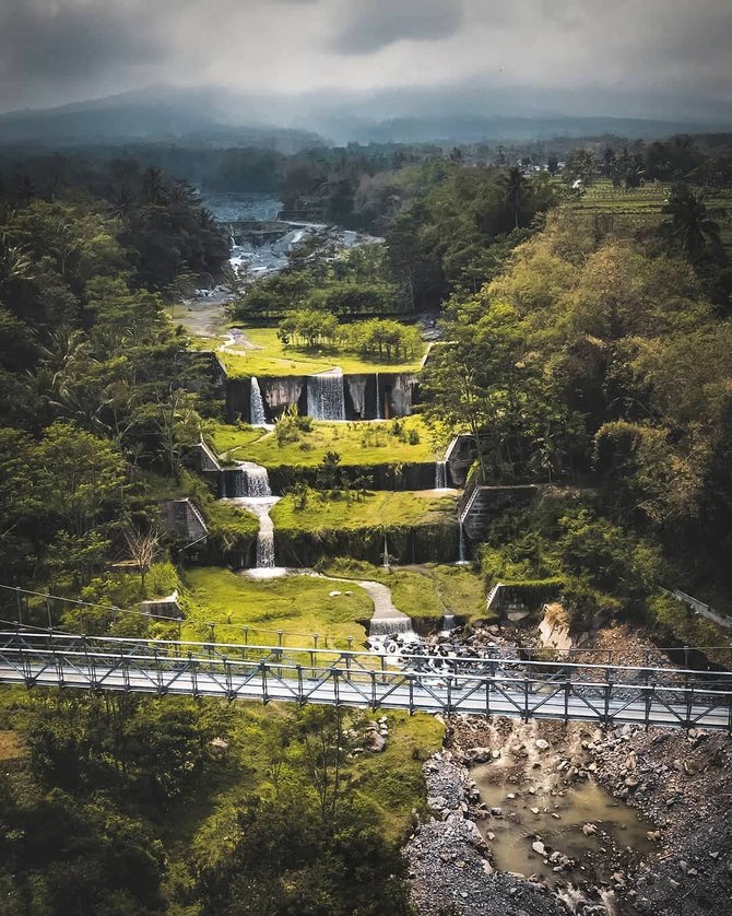 Menikmati Instagenik Nya Pemandangan Di Bawah Jembatan