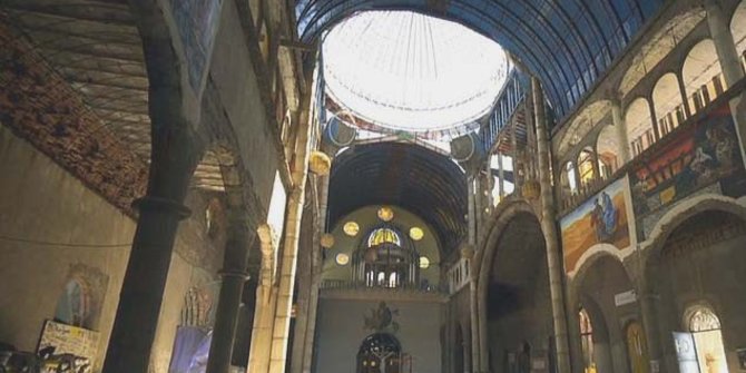 Pria 93 Tahun dari Spanyol Bangun Katedral Megah Seorang Diri Selama 50 Tahun