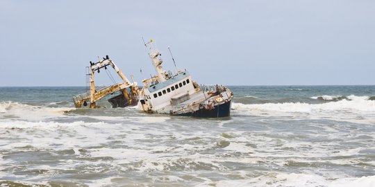 Kapal Nelayan Terbalik di Perairan Karawang, Empat Nelayan Masih Hilang