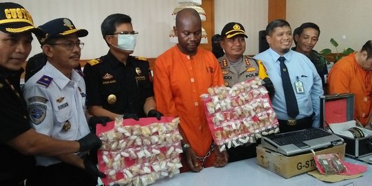 WNA Telan Narkoba Ditangkap Bea Cukai Bali Bungkus Sabu Pakai Kondom
